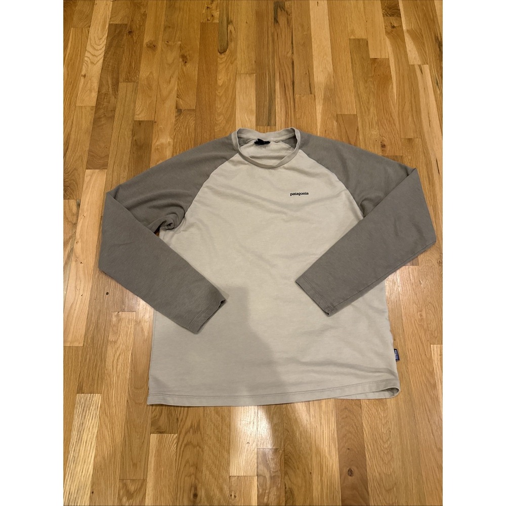 Patagonia Sweatshirt Mens L Tan Organic Cotton Lightweight‎ Crewneck P-6 Logo